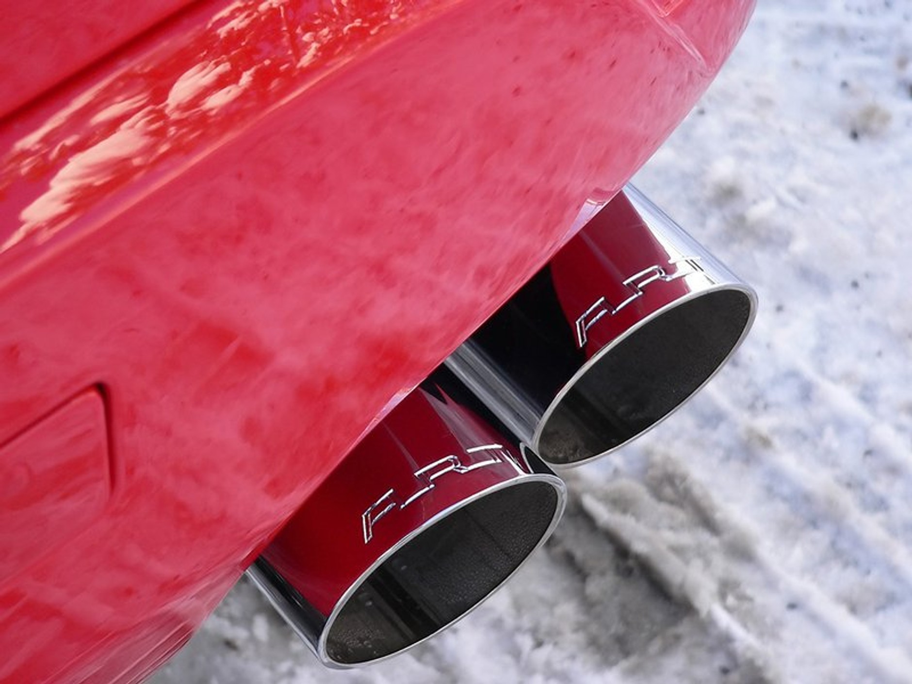 ART Mercedes-Benz ML: krwistoczerwony SUV