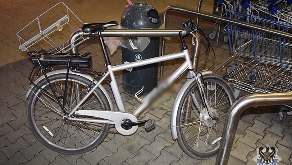 Wyjeżdżał z marketu. Nie zauważył rowerzysty