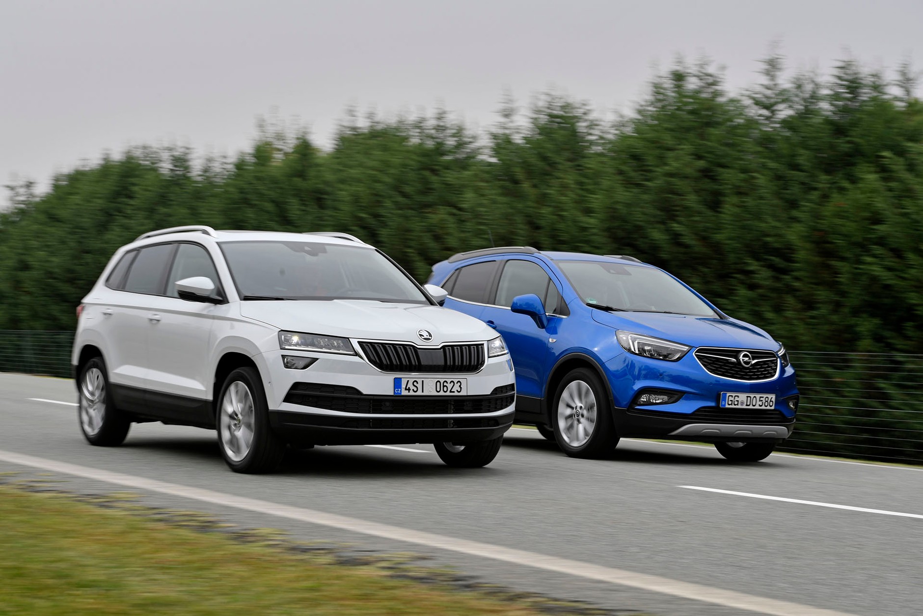 Skoda Karoq kontra Opel Mokka X - który kompaktowy SUV będzie lepszym wyborem?