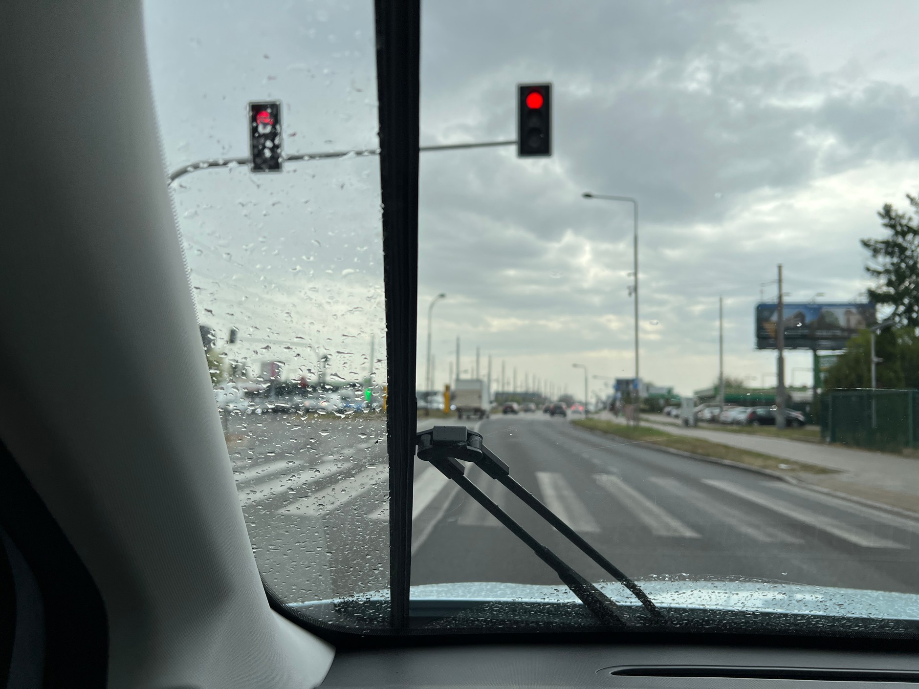 Latem duży pas nieoczyszczonej szyby to tylko niedogodność. Gorzej może być zimą, gdy będzie padał śnieg