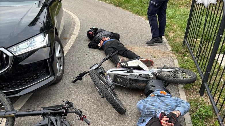 Tak kończy się ucieczka przed policją w wykonaniu młodych "surroniarzy"