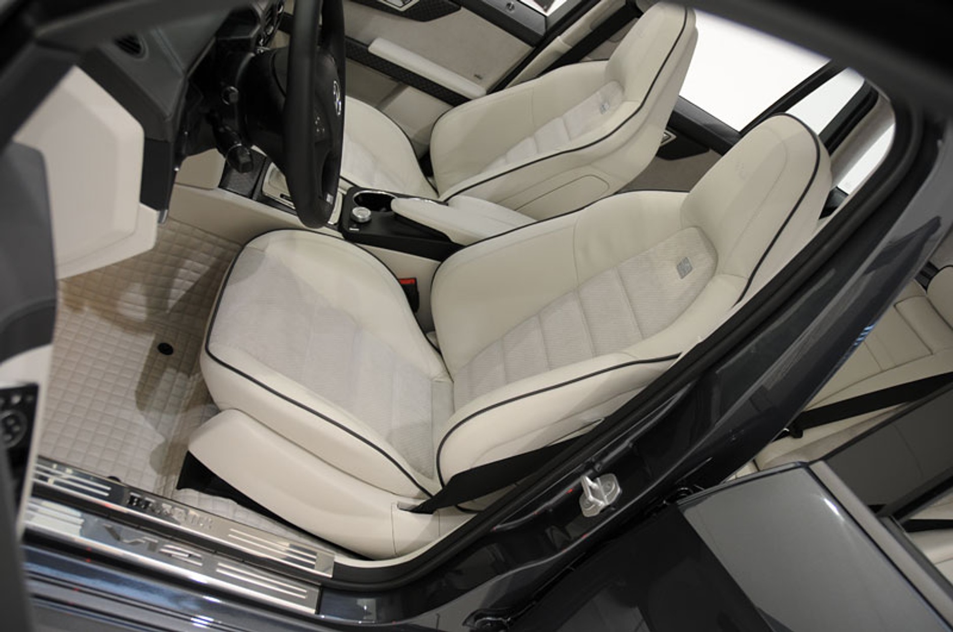 Najszybszy SUV świata to Mercedes GLK Brabus V12