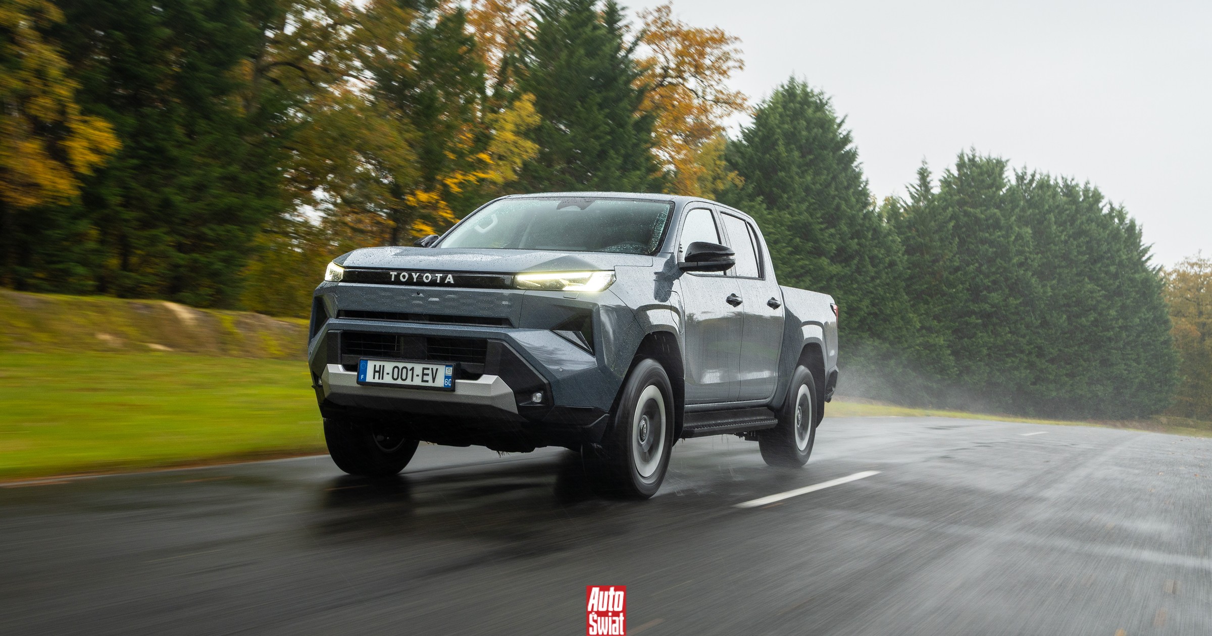 Nowa Toyota Hilux oficjalnie. Ma największy wybór napędów ze wszystkich Toyot