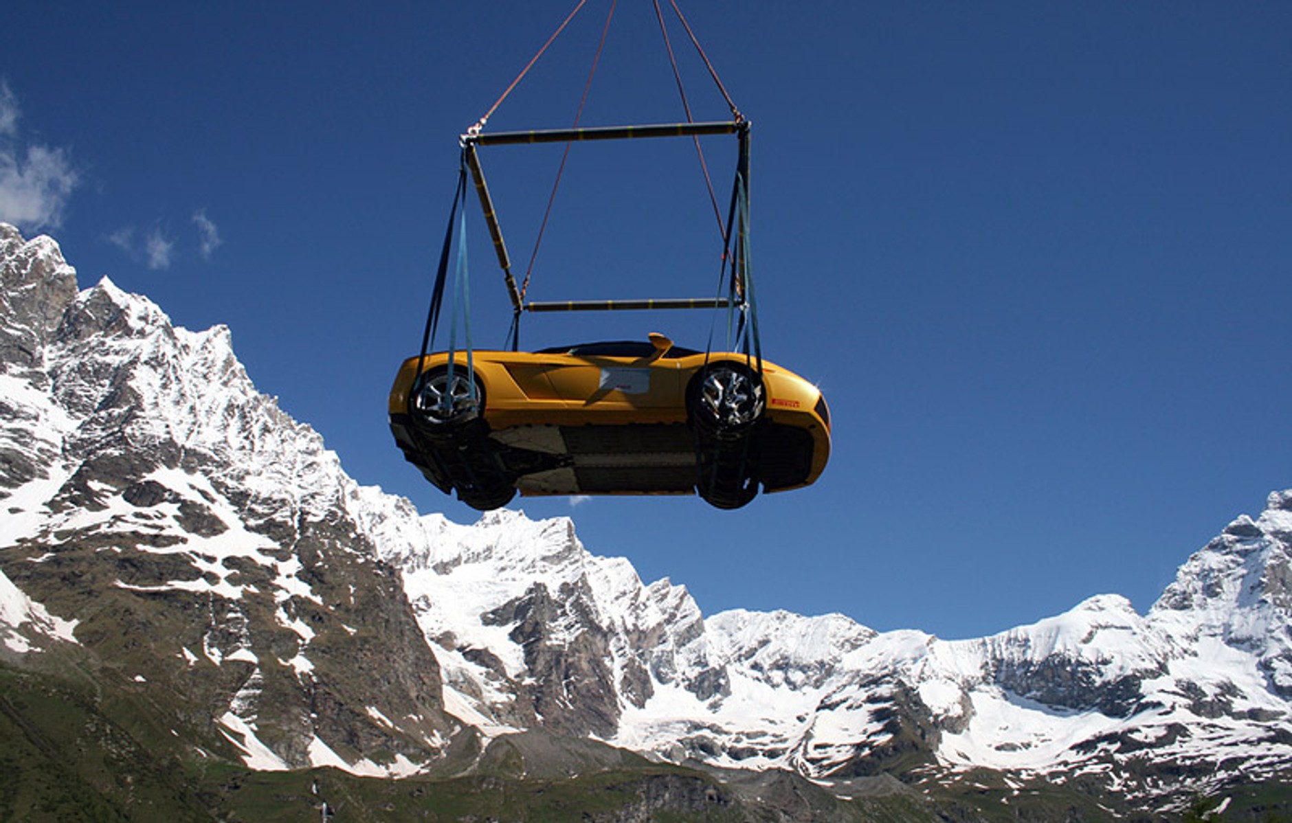 Pirelli Sottozero 2 pod Matterhorn, czyli jak zaprezentować zimowe opony latem