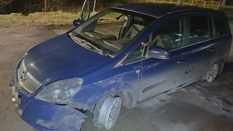 Pijana kierująca miała niemal 3 promile i jechała na samych felgach