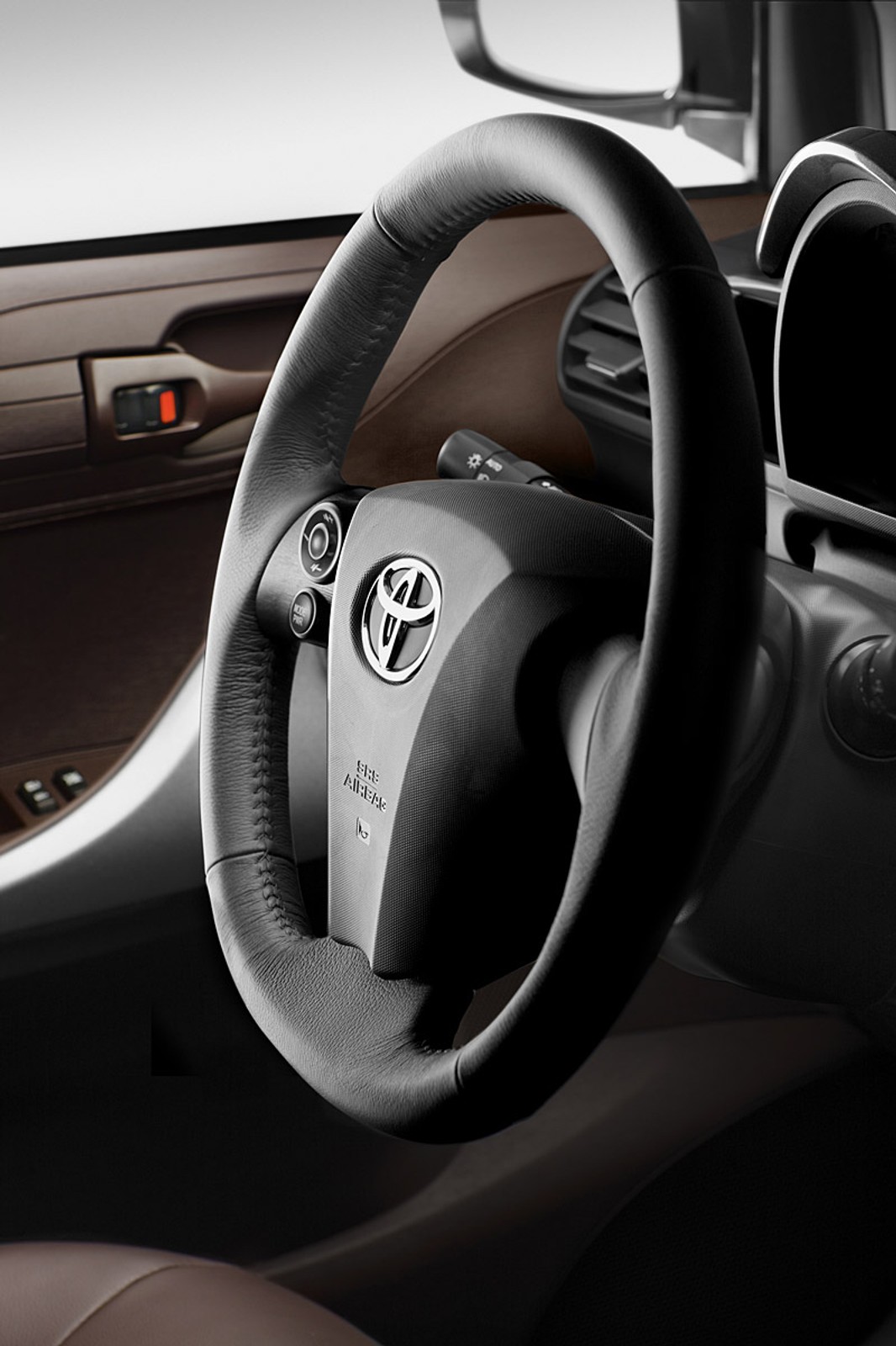 Toyota iQ: sześć nowinek technicznych zwiększających kabinę pasażerską