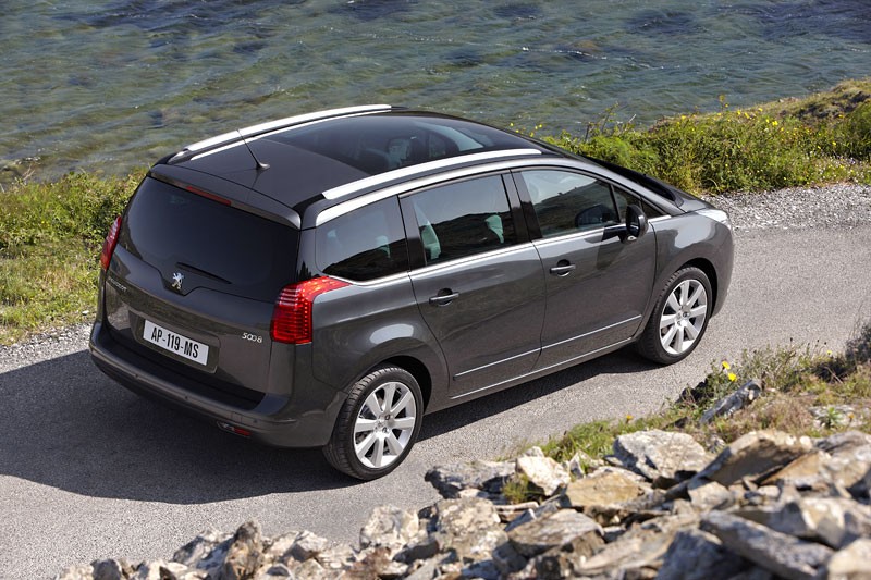Peugeot: 5008 - duży, wygodny, nowoczesny, dla 5 lub 7 osób