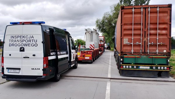 Inspektorzy ITD skontrolowali ciężarówkę. Wiozła drobnicę, ale wykryto szokujące przeciążenie