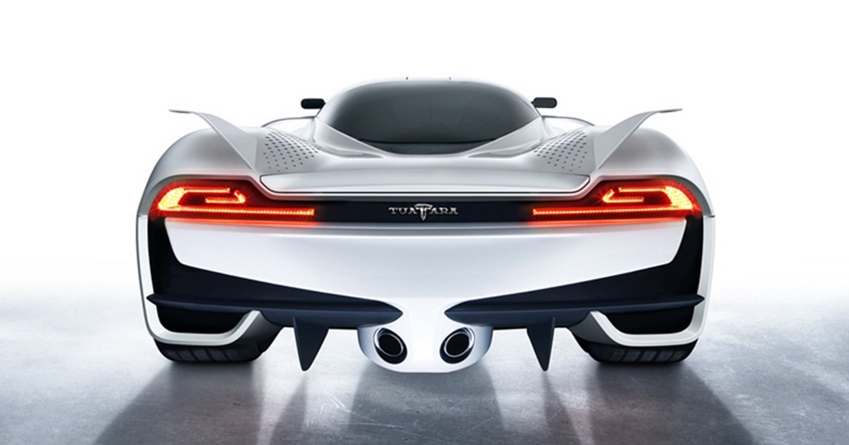 Shelby Tuatara celuje w Veyrona