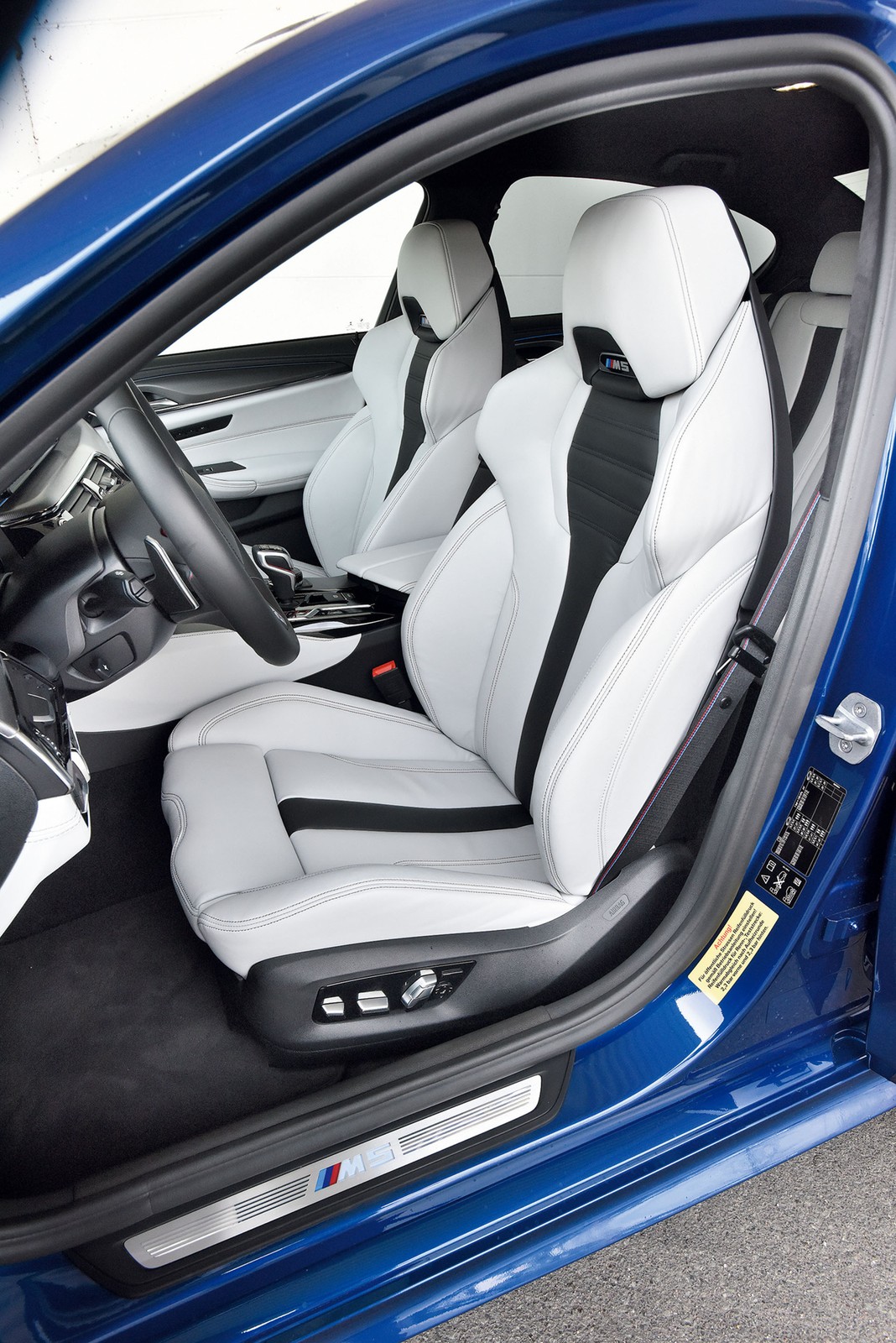 BMW M5 kontra Mercedes-AMG E 63 S+ - pojedynek gigantów