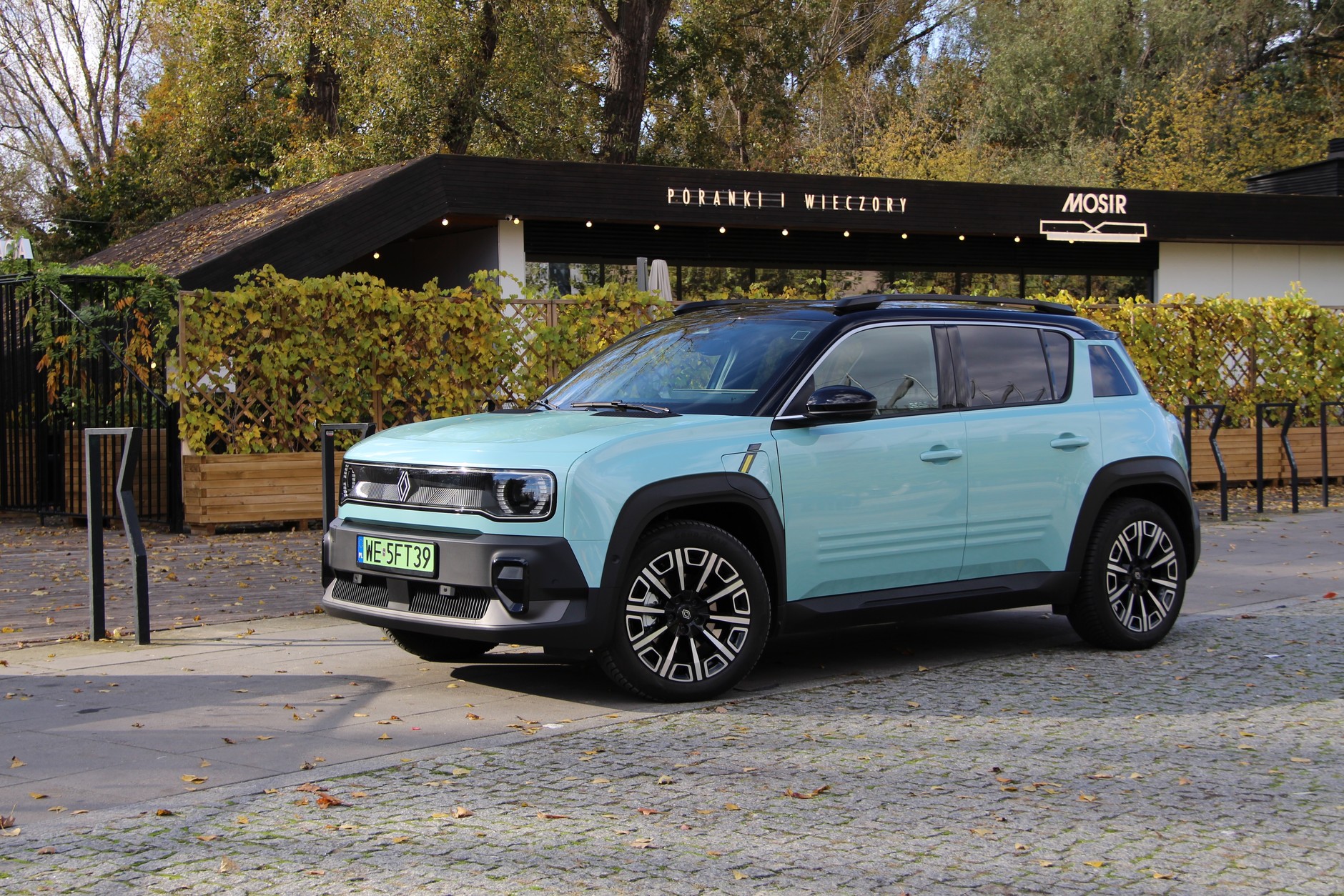 Renault 4 E-Tech Iconic