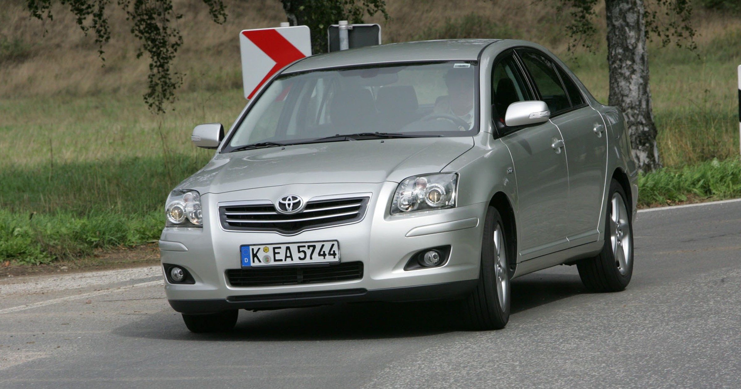 Toyota Avensis II 2.0 D-4D - lata produkcji 2003-08
