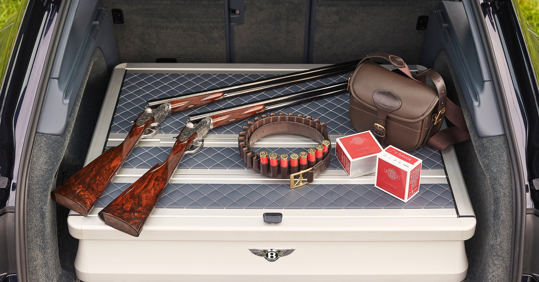 Bentley Bentayga Mulliner będzie wyposażony w schowek na ręcznie wykonywaną broń Purdey. Na wykonanie jednej sztuki trzeba czekać nawet 2 lata