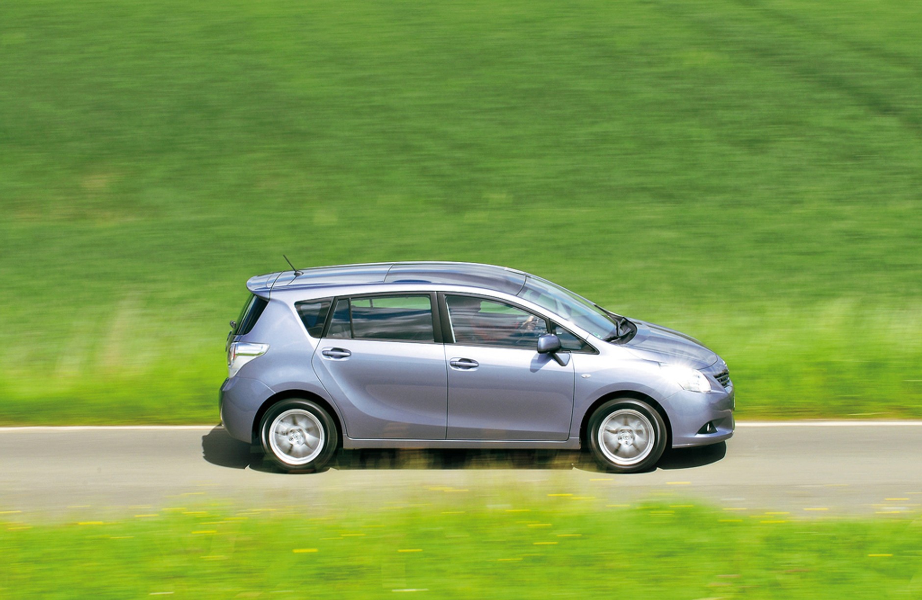 Toyota Verso 2.0 d-4d: Kompaktowa opcja rodzinna