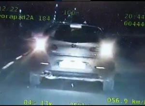 Miał prawo jazdy 14 dni. 18-latek zrobił to na oczach policji [WIDEO]