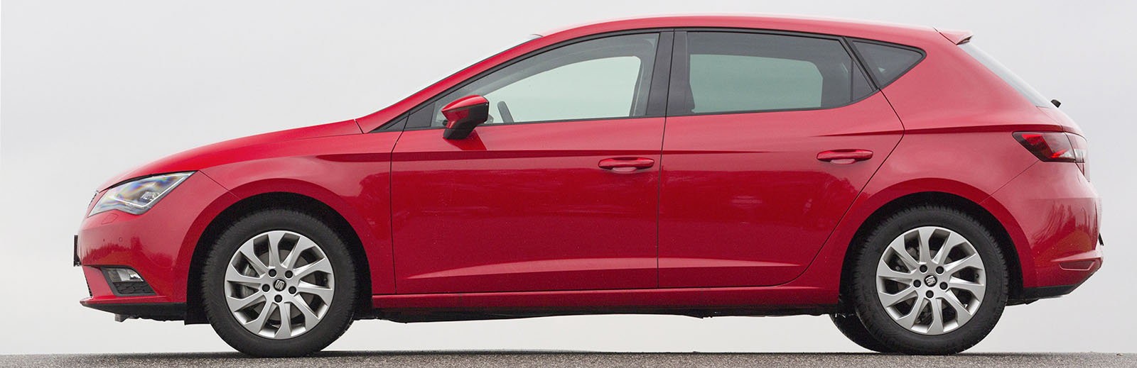 W salonie Seat Leon jest o ponad 7000 zł tańszy od Golfa.