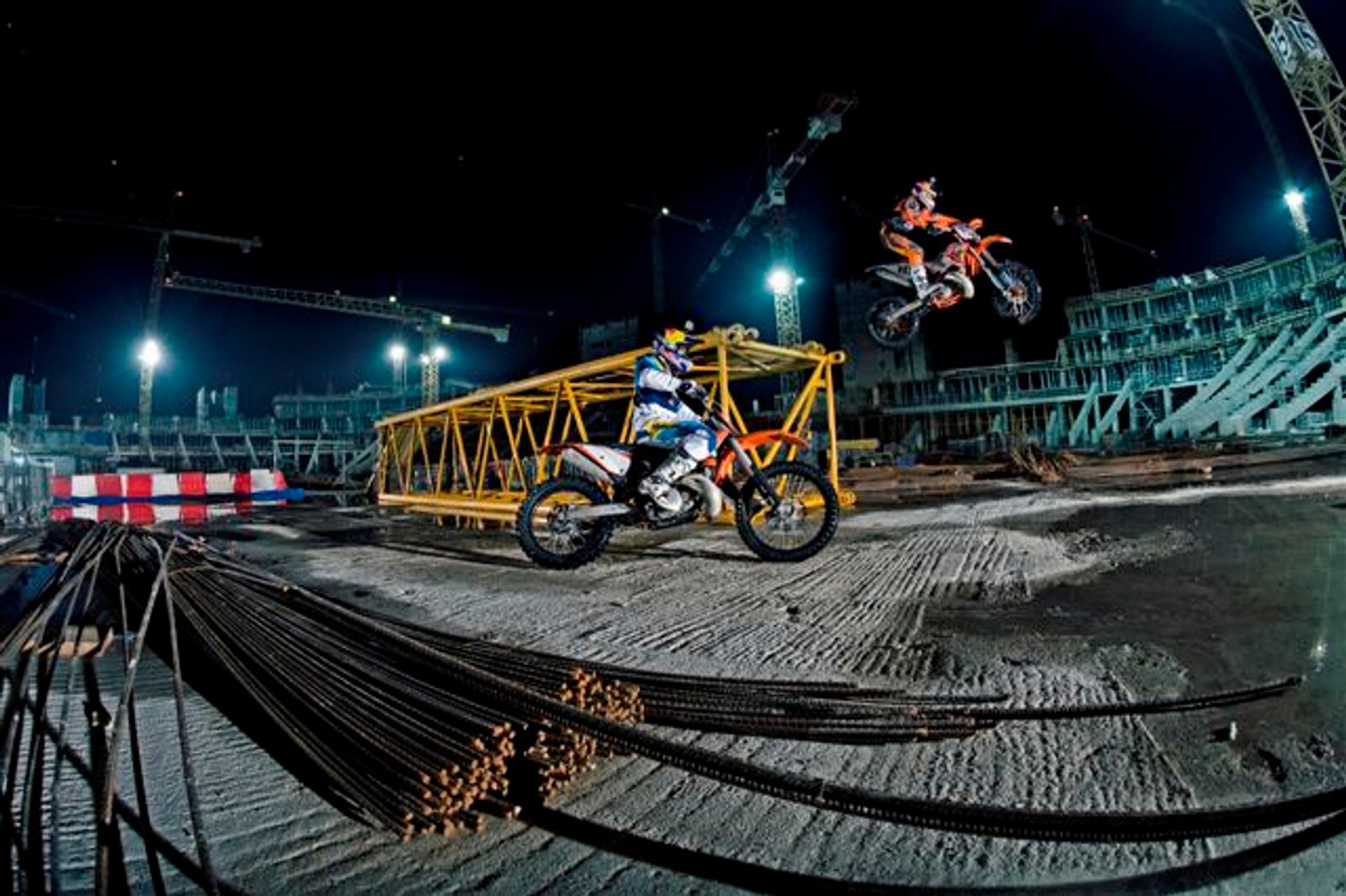 Budowa stanęła - nocne pojedynki na Stadionie Narodowym w Warszawie!