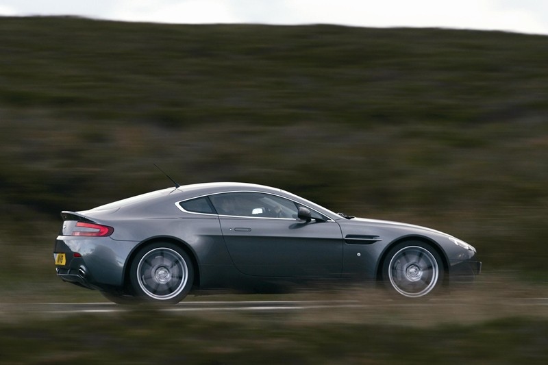 Aston Martin pojawił się w Polsce, na drogach będzie teraz piękniej