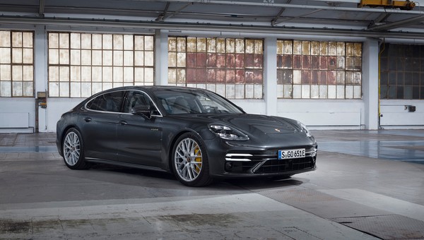 Porsche wprowadza nowe warianty Panamery