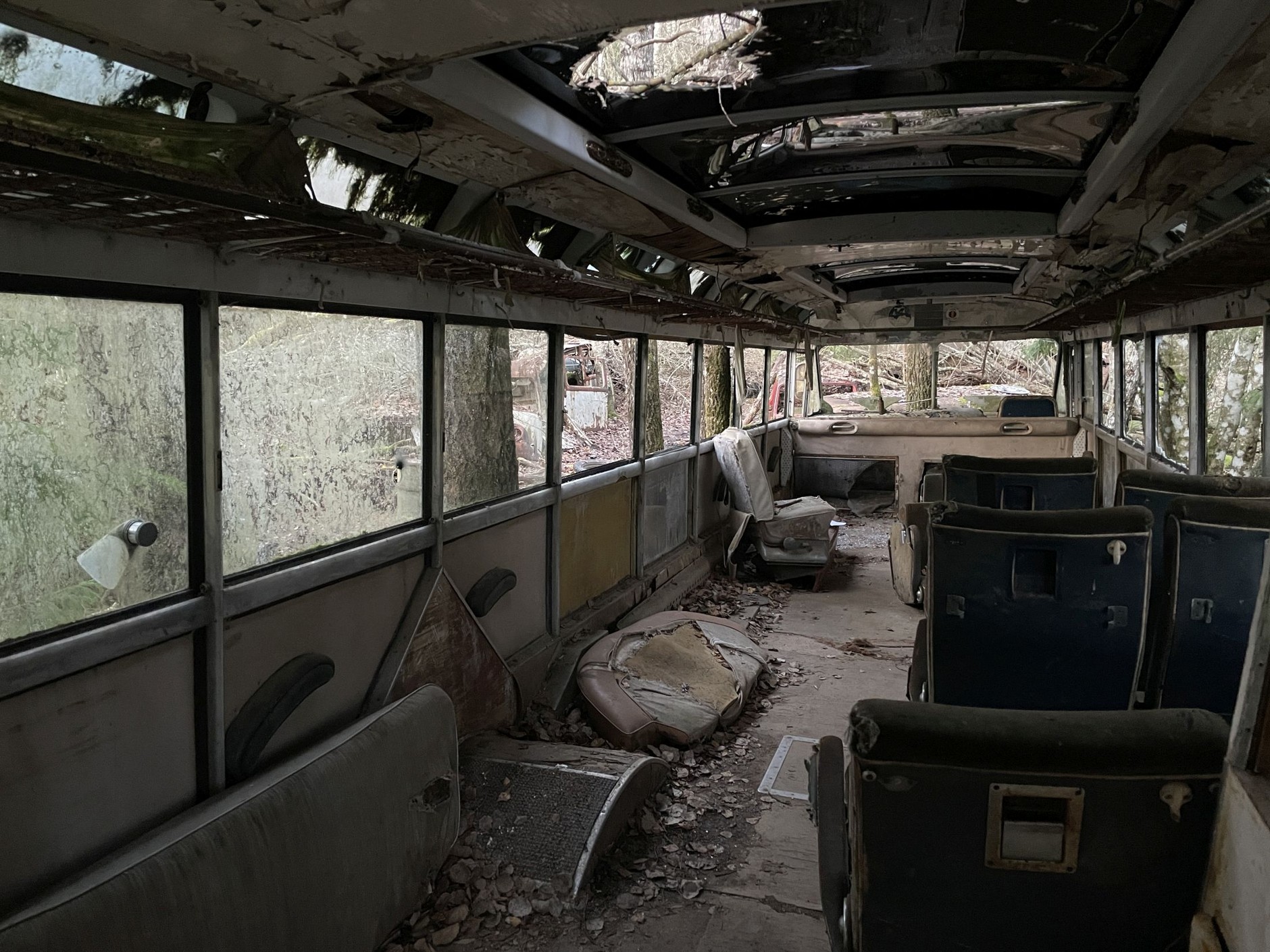 Cmentarzysko samochodów w Bastnas w Szwecji