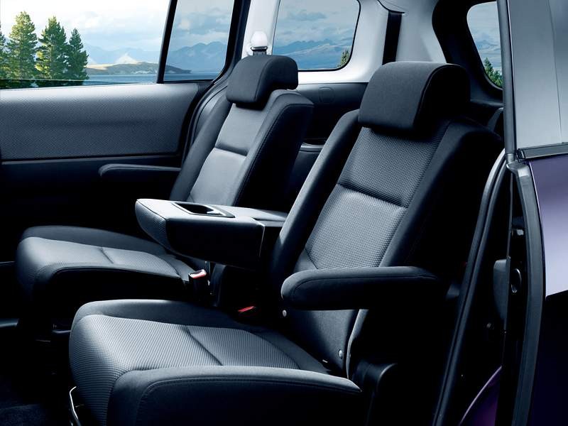 Mazda 5: nowa skrzynia biegów i silnik 2,0 DISI