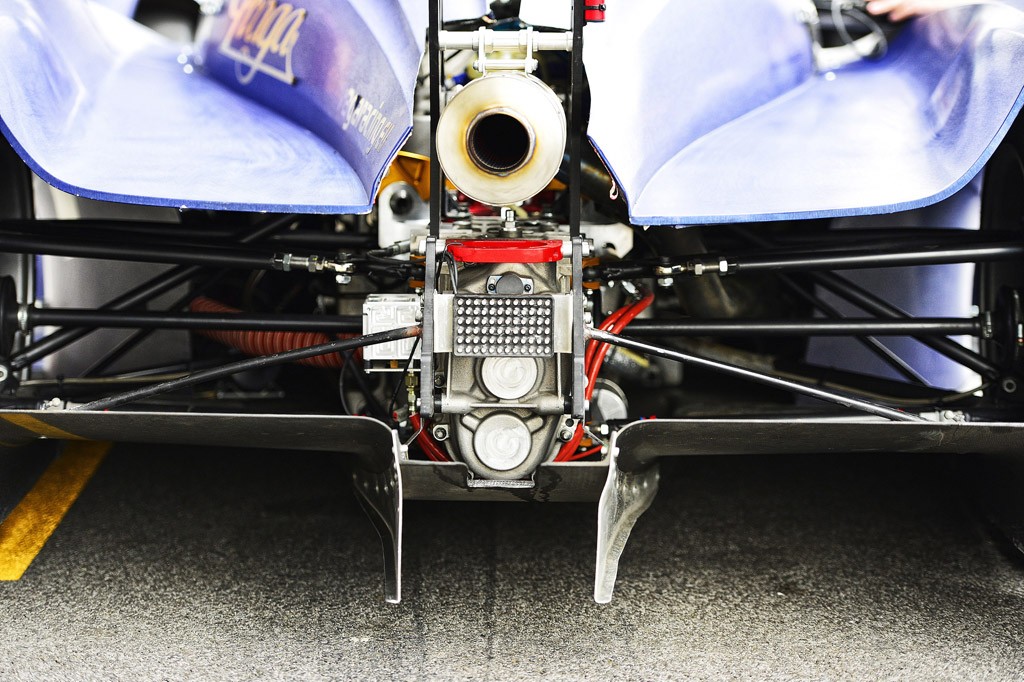 Praga R1 w starciu z Audi R8: diabeł jeździ sobie Pragą