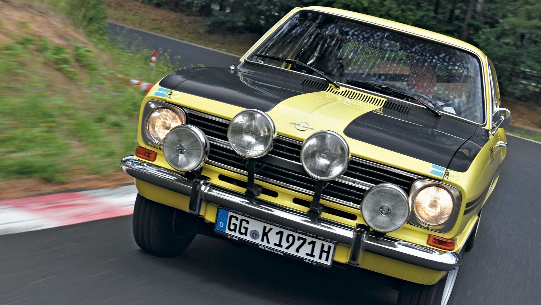 Kadett Rallye był czystą prowokacją – z opcjonalnym silnikiem o pojemności 1,9 litra nawet bardzo szybką!