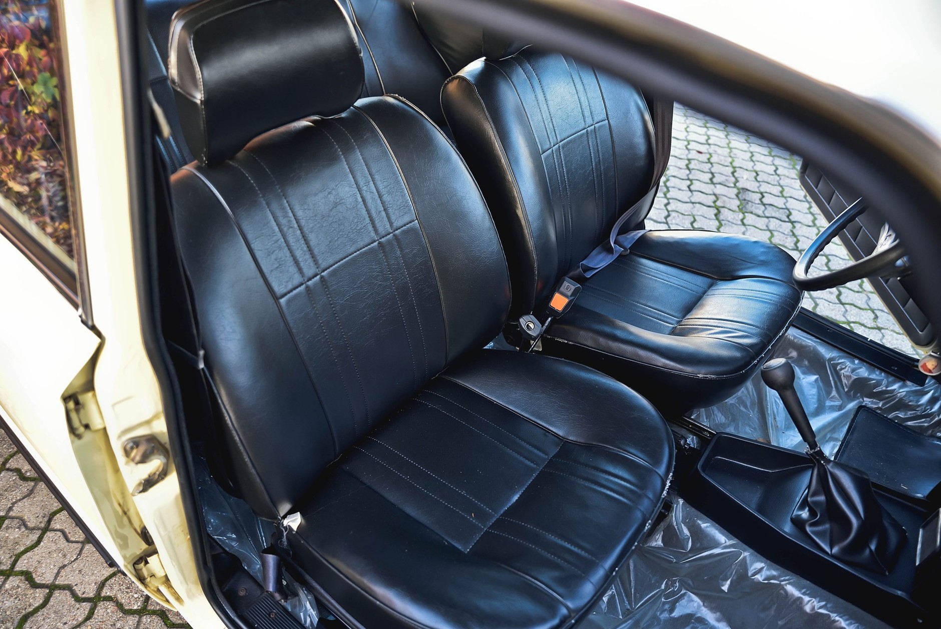 Ten Duży Fiat jest nowy, choć ma 35 lat.  FSO 125p wystawiony na aukcji.