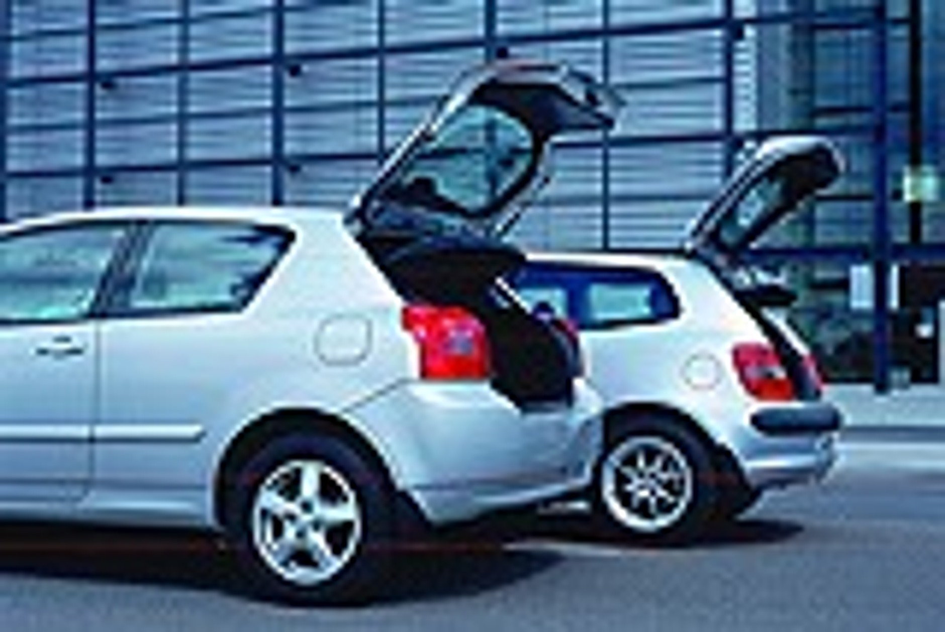 Nieco szybsze kompakty