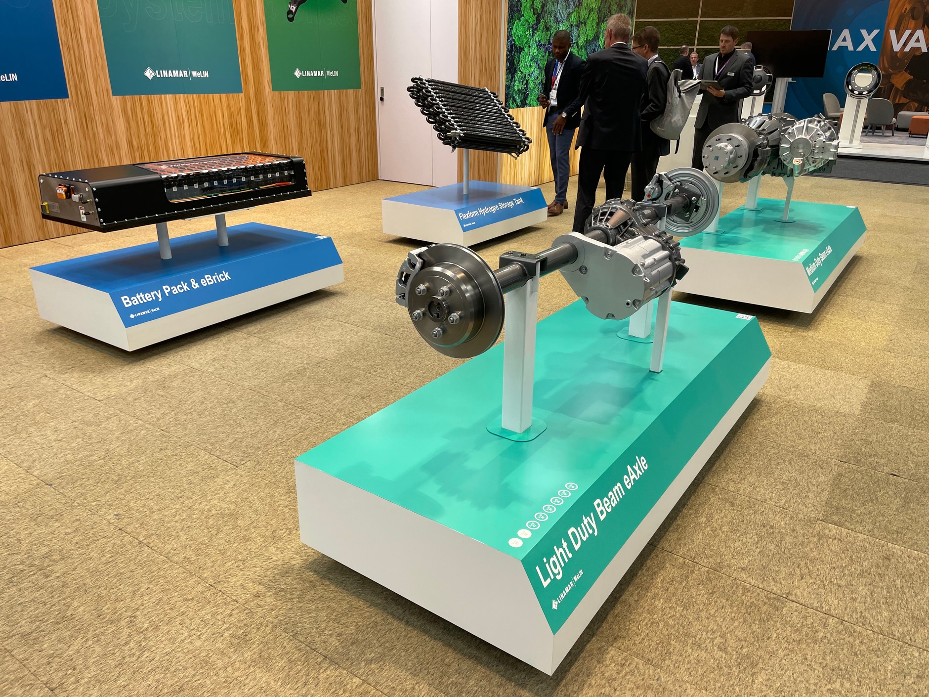 Stoisko firmy Linamar.