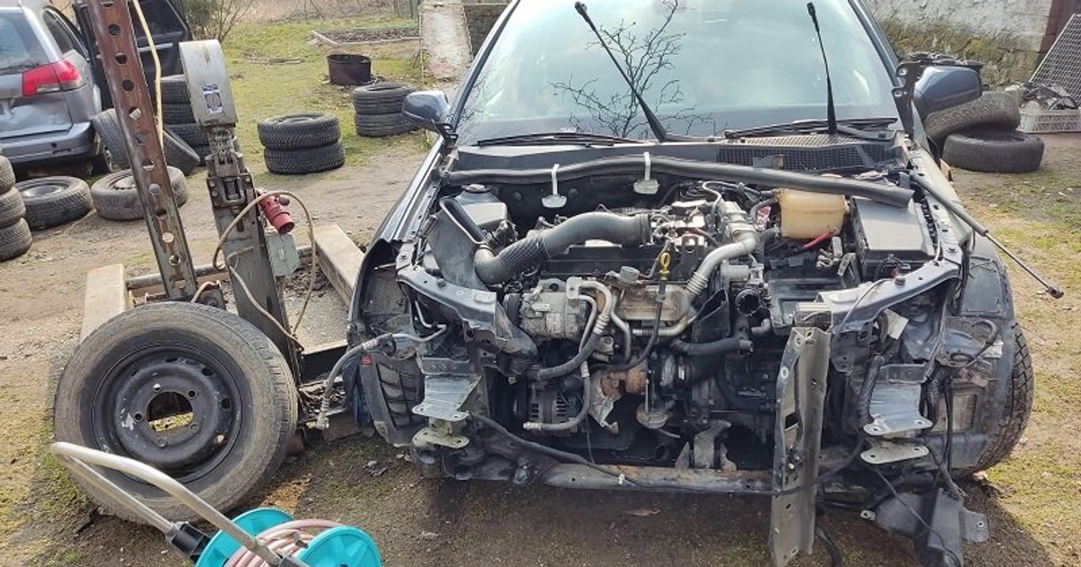 Mężczyzna z Ząbkowic Ślaskich kradł auta za pomocą lawety