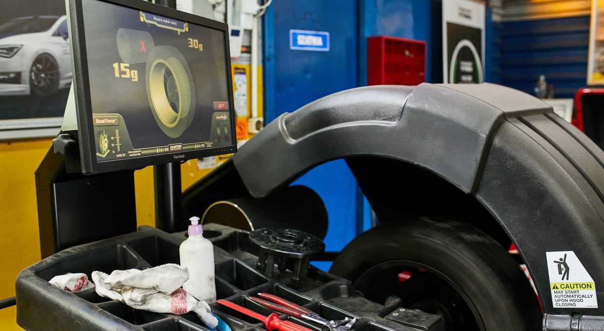 Specjalne oznaczenie opony podczas wymiany. To skuteczny sposób na kierowców