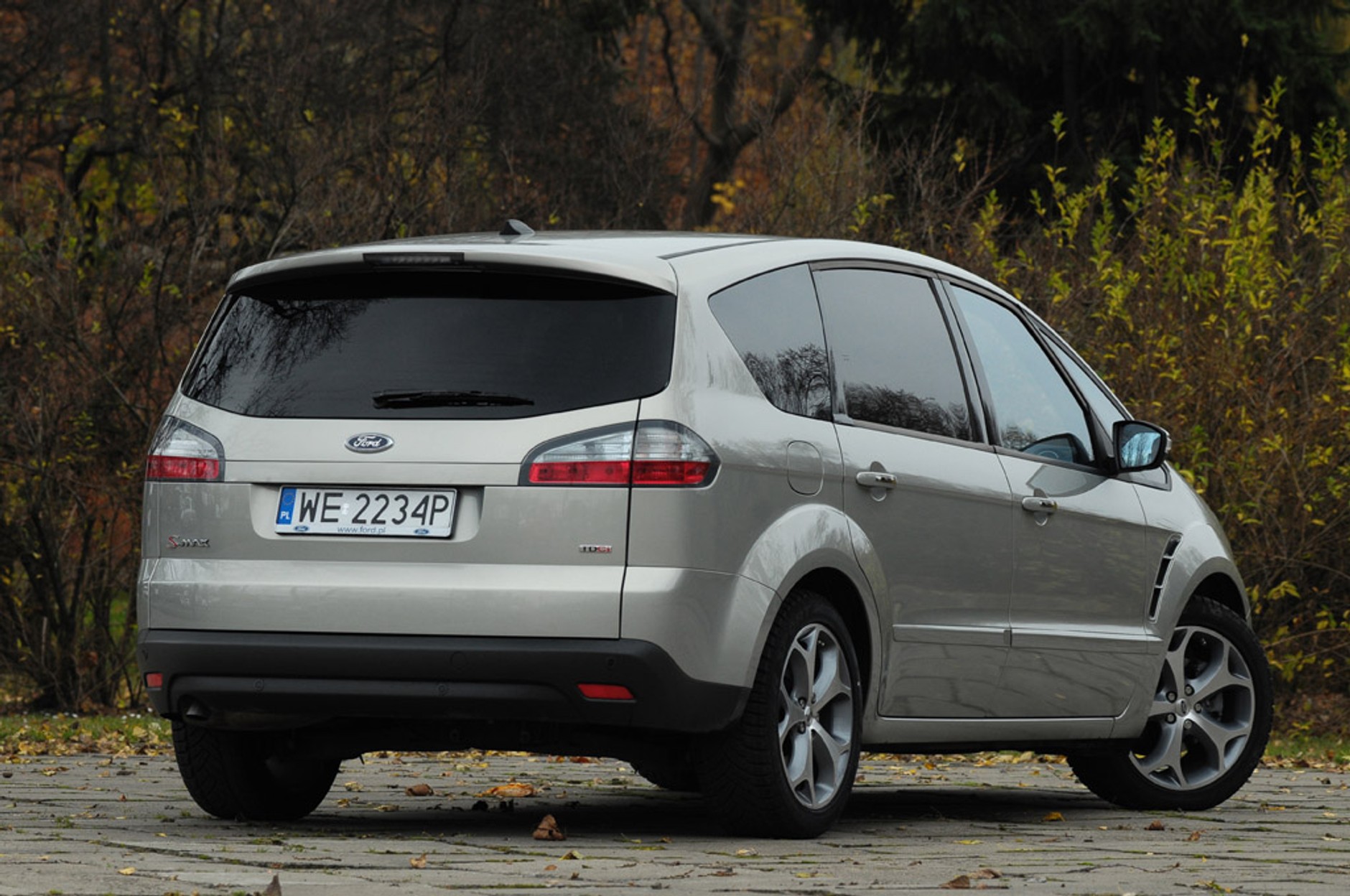 Ford S-Max: funkcjonalny, oszczędny i dobrze jeździ