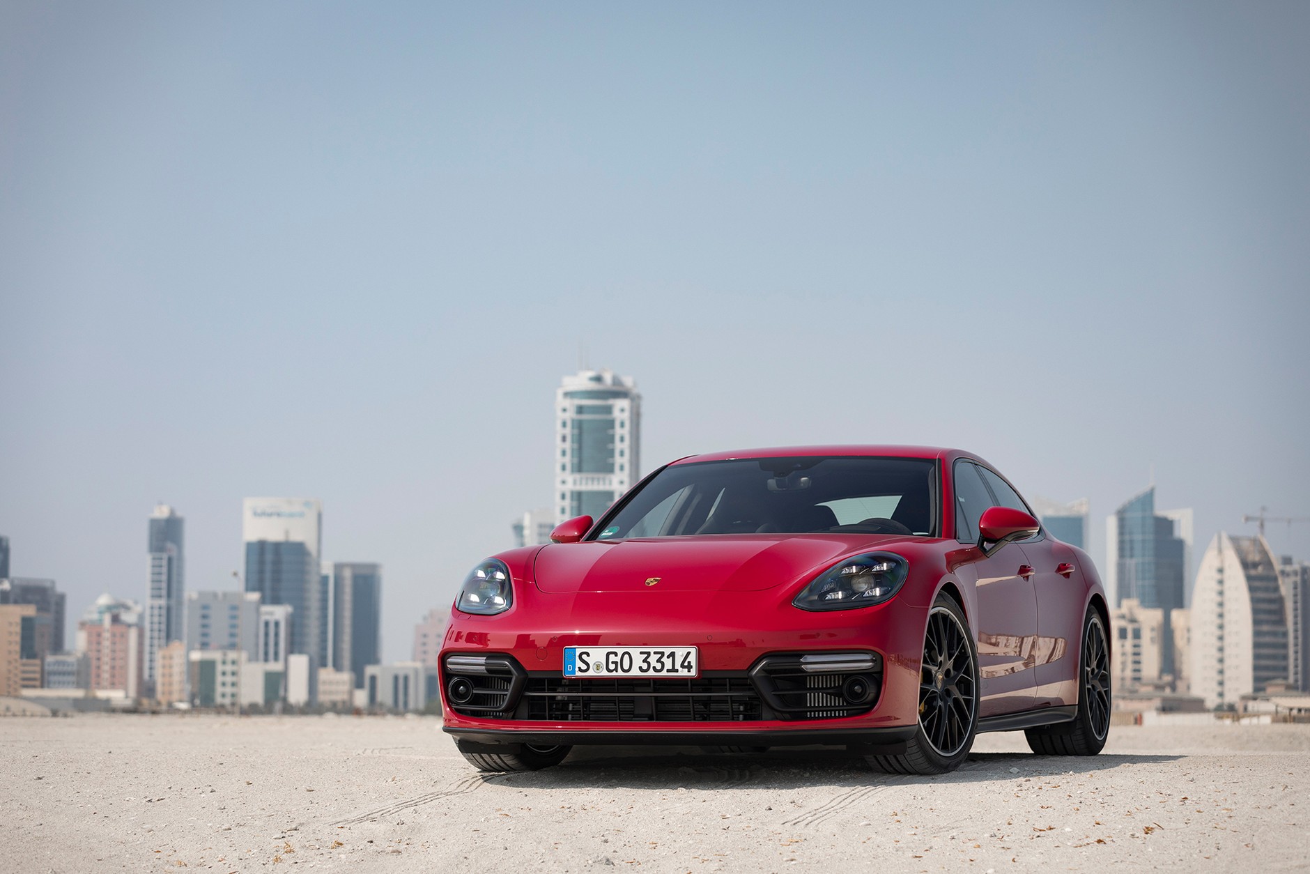 Porsche Panamera GTS - rodzinna rakieta