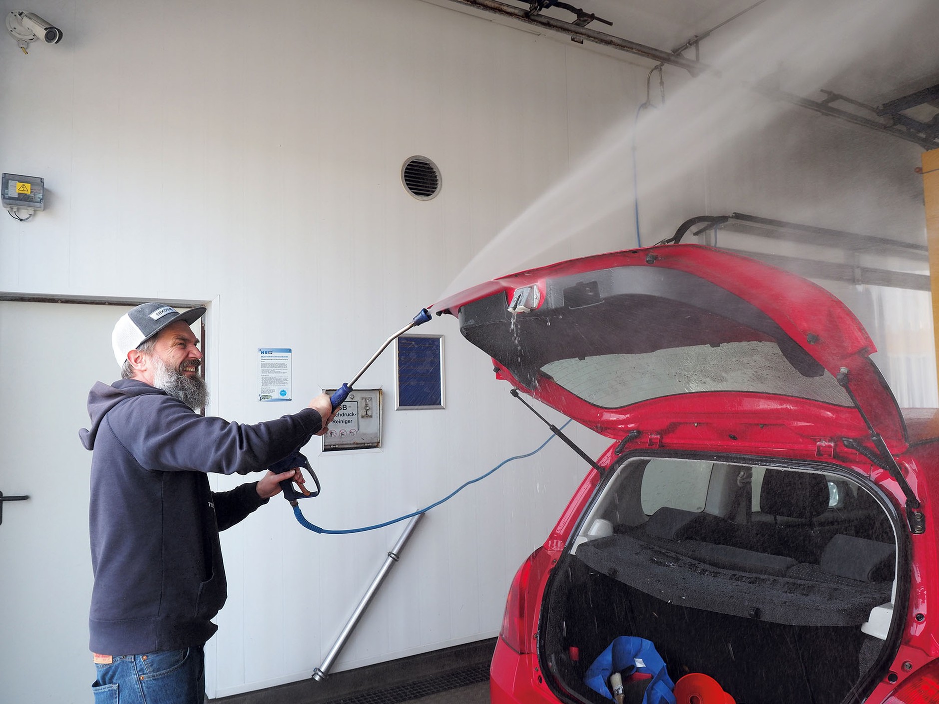 Jak i czym wyczyścić zakamarki auta?