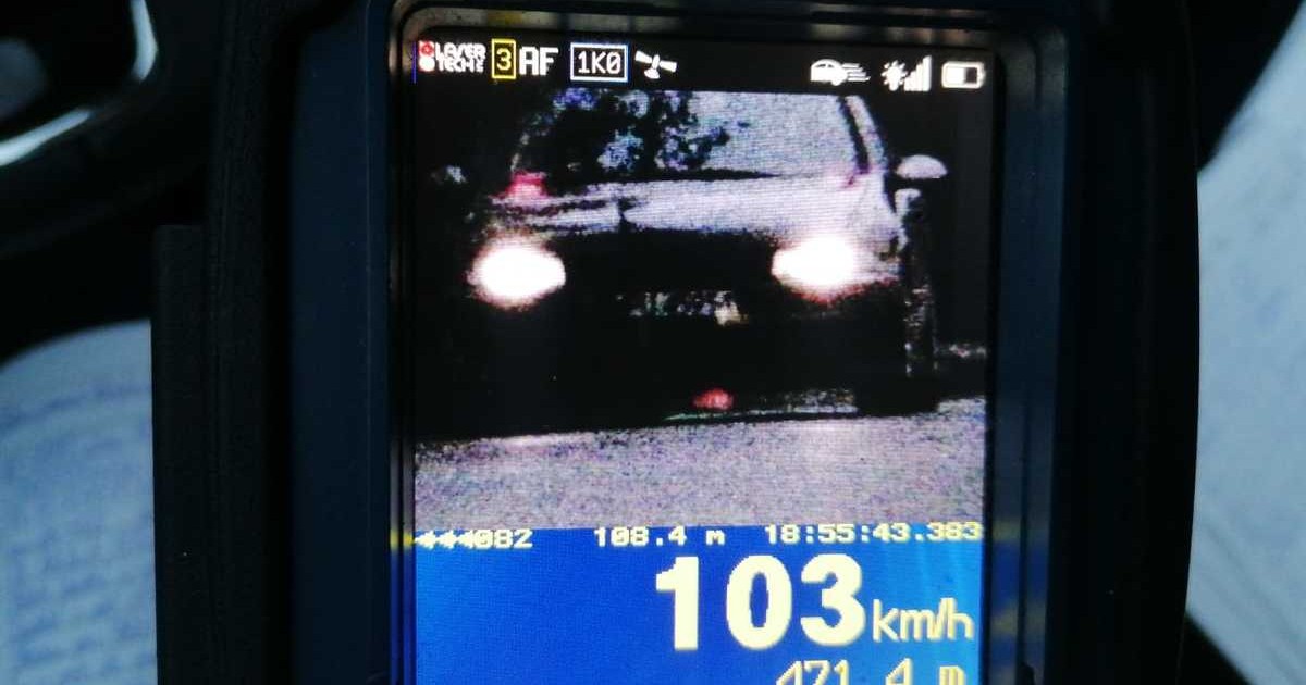 Obraz pochodzący z serwisu https://mazowiecka.policja.gov.pl/wci/aktualnosci/96626,W-obszarze-zabudowanym-z-predkoscia-ponad-100-kmh-Trzech-kierowcow-stracilo-praw.html