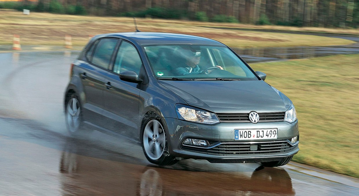 Aquaplaning - co to jest i jak mu zapobiegać?