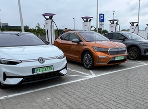 Wyższe dopłaty do nowych elektryków. Przewidziano bonus za zezłomowanie auta spalinowego