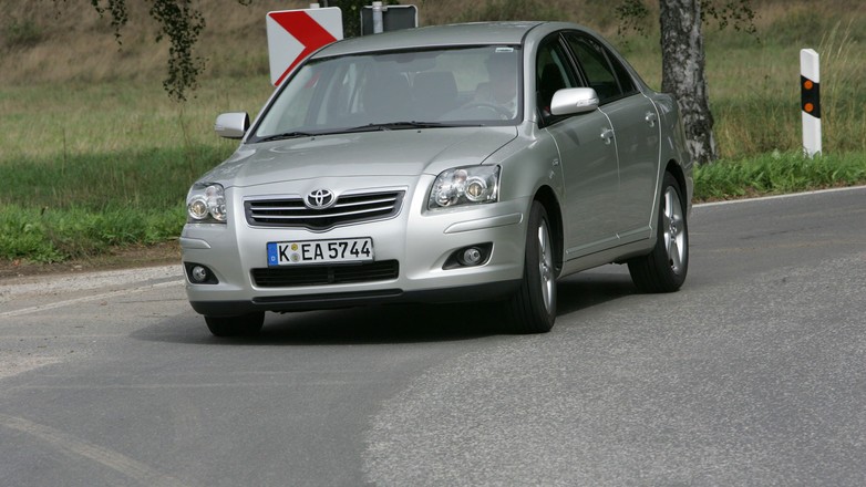 Toyota Avensis II 2.0 D-4D - lata produkcji 2003-08