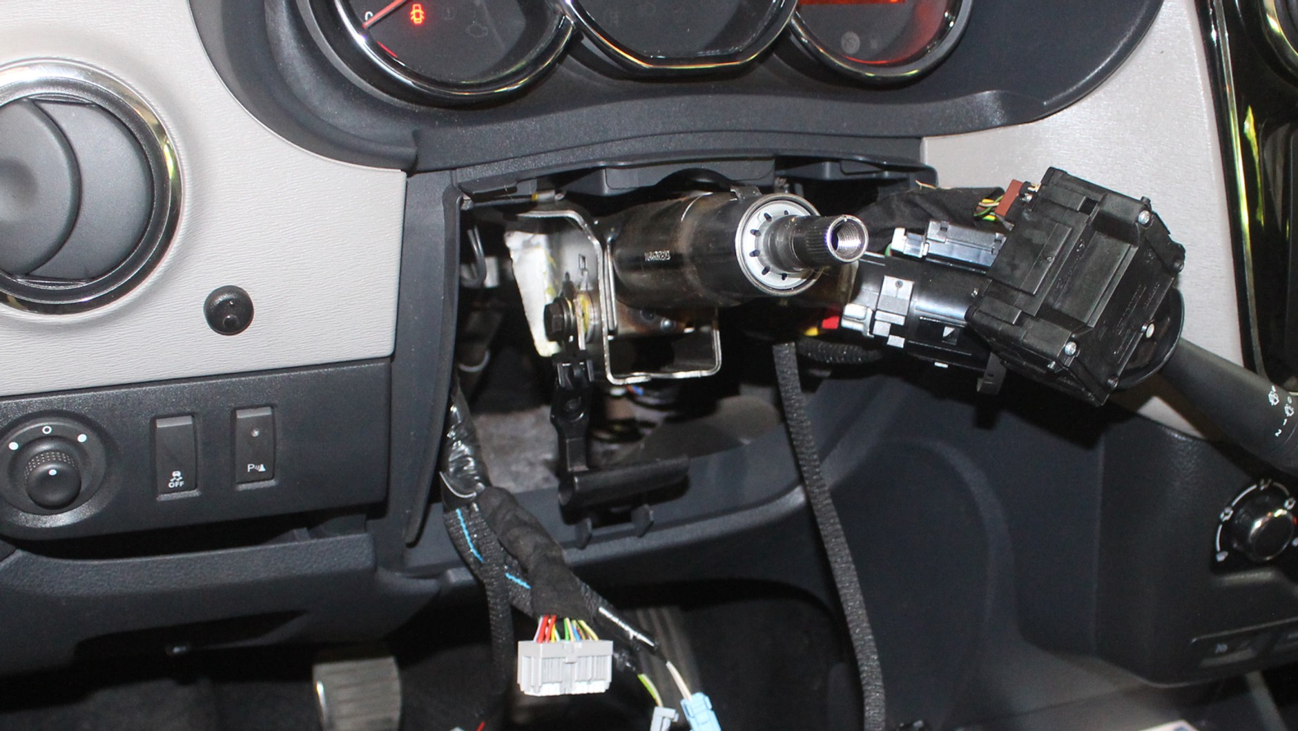 Wymiana taśmy pod kierownicą