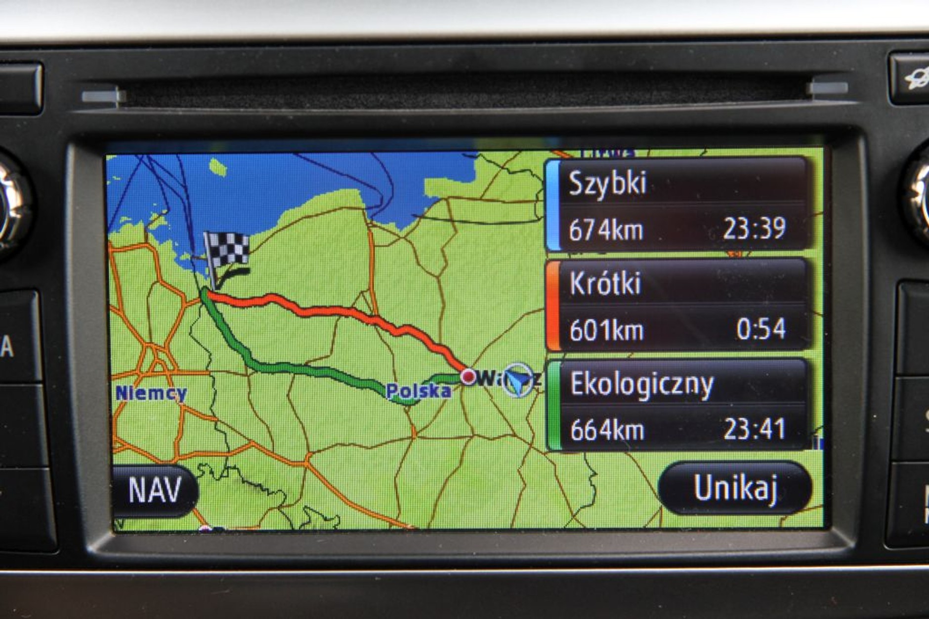 Udana nawigacja Touch&amp;Go. System od razu wyznacza trasę główną wraz z alternatywnymi propozycjami.