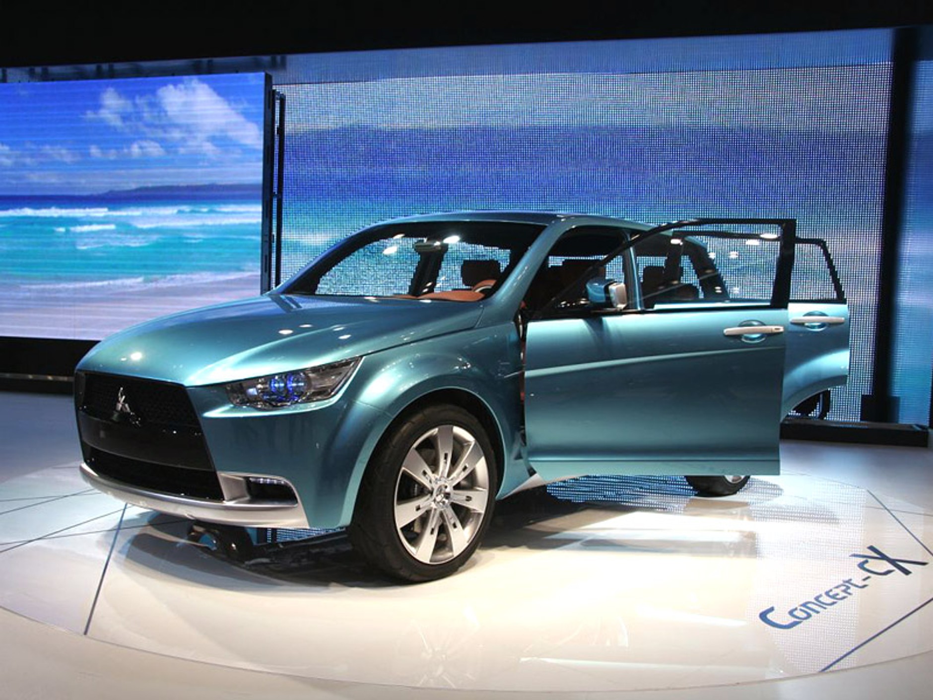 Tokio  : Mitsubishi Concept-cX – ekologiczny koncept SUV
