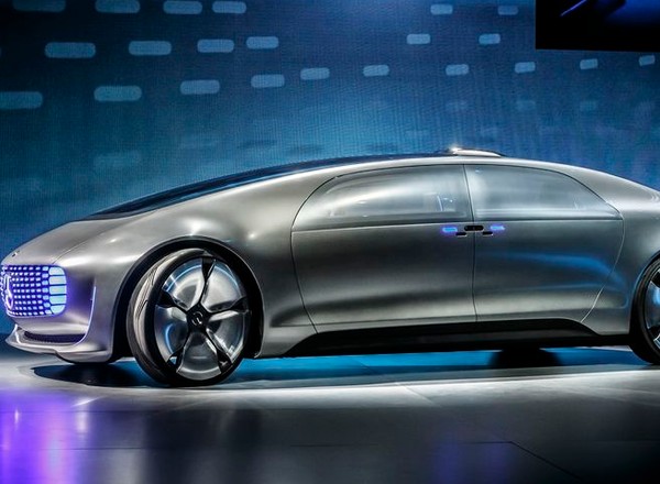 Mercedes-Benz F 015 – mobilna rewolucja