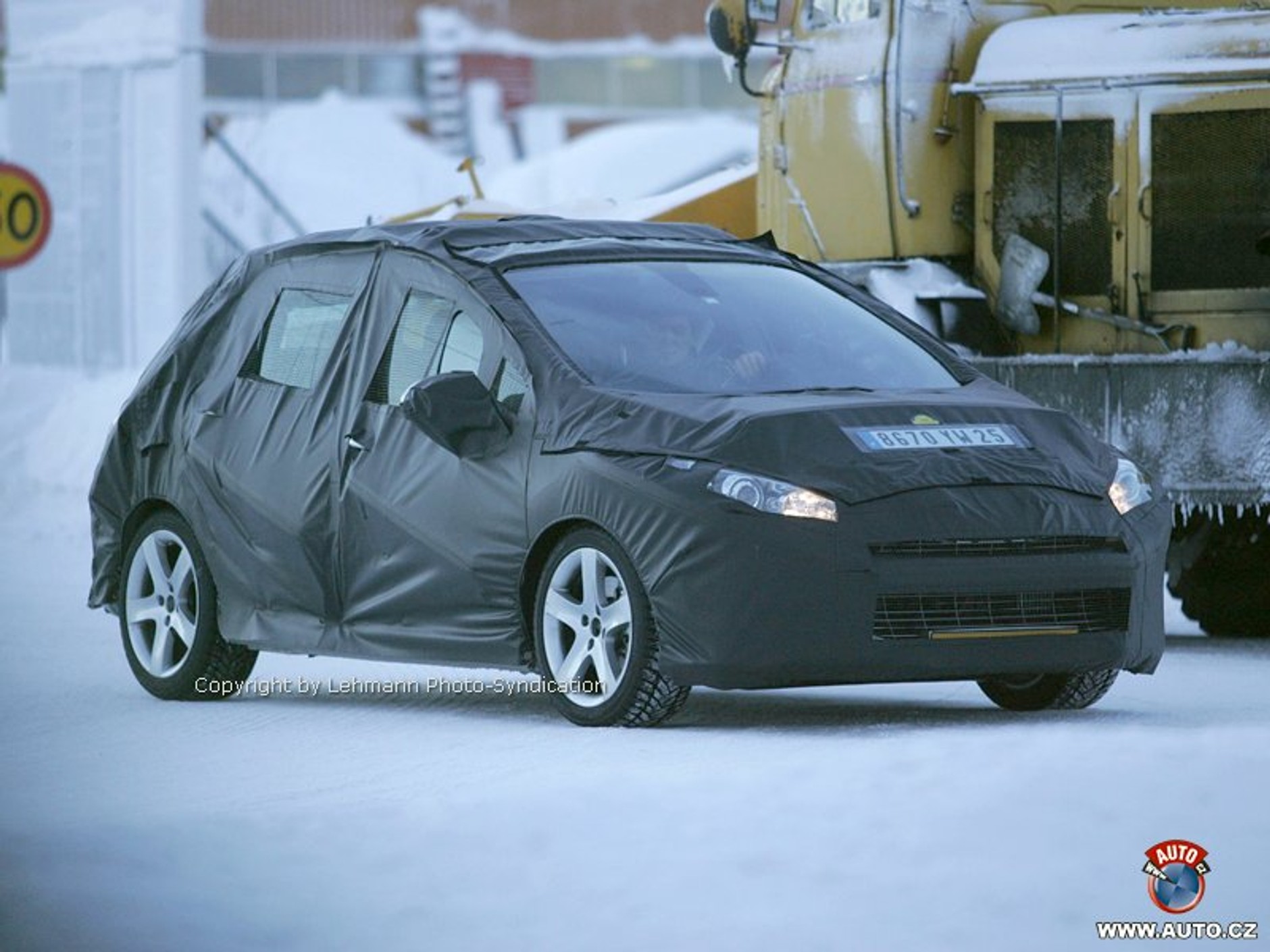 Zdjęcia szpiegowskie: Nowy Peugeot 308 w czterech wersjach