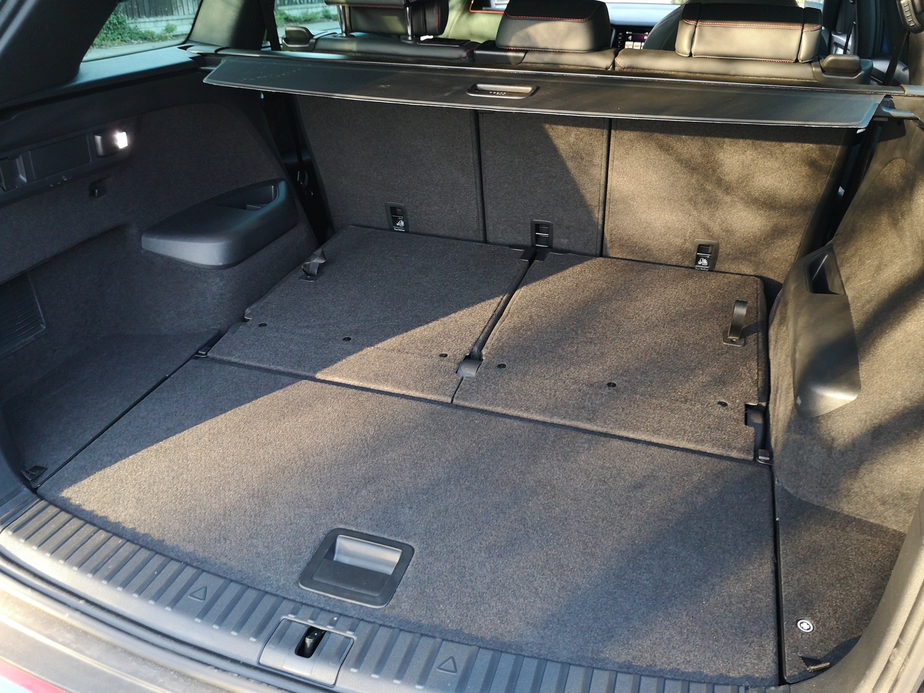 Skoda Kodiaq RS 2019: po złożeniu trzeciego rzędu siedzeń uzyskujemy płaską podłogę