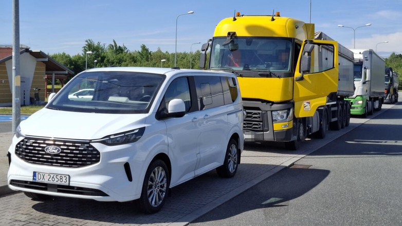 Kontrole przestrzegania zakazu wyprzedzania dla ciężarówek