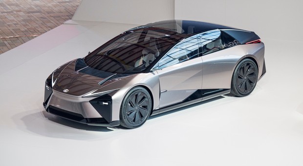 Lexus LF-ZC pokazuje przyszłość aut tej japońskiej marki. Jest mocno futurystyczna