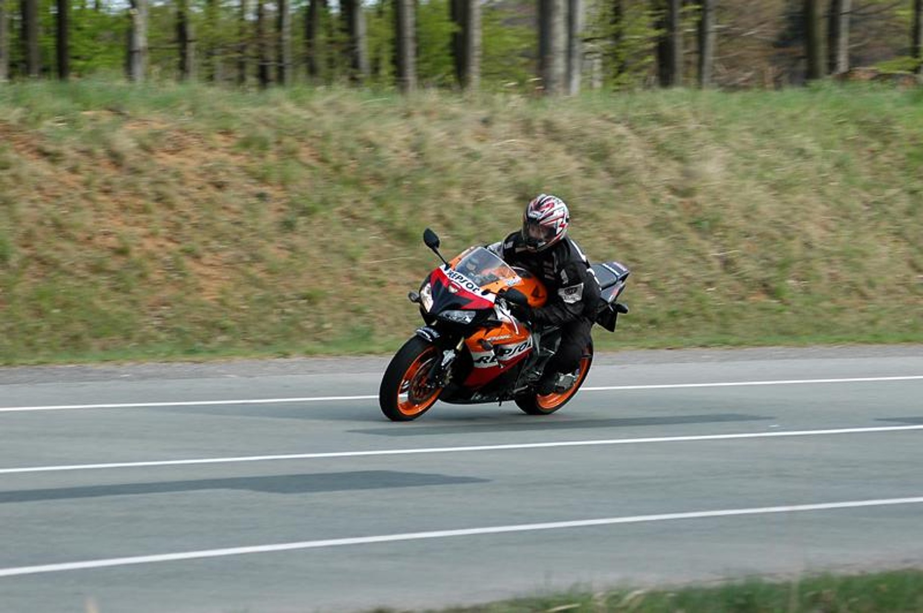Honda CBR1000RR Fireblade Repsol replika (test)
