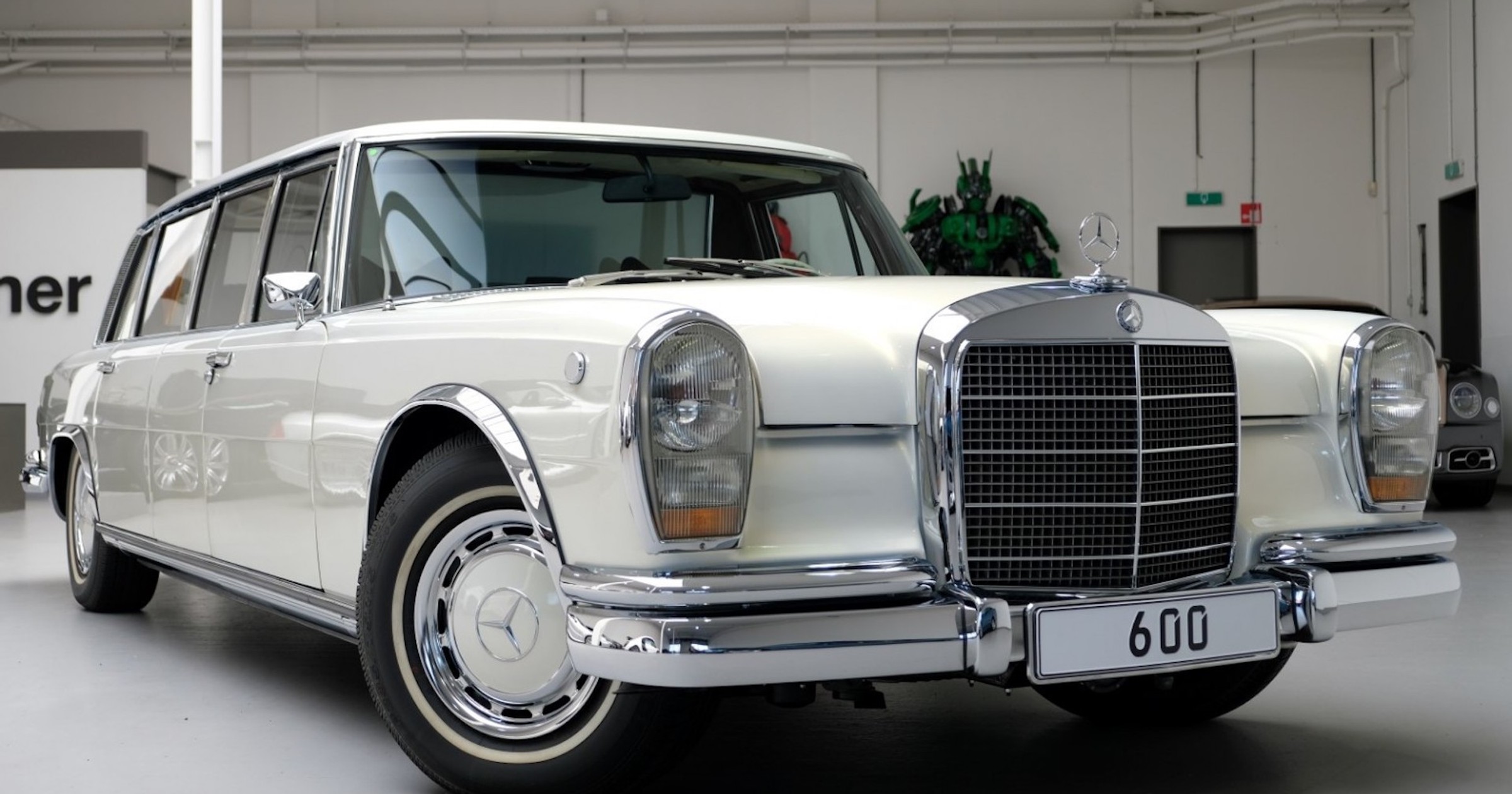 Mercedes 600 Pullman restomod