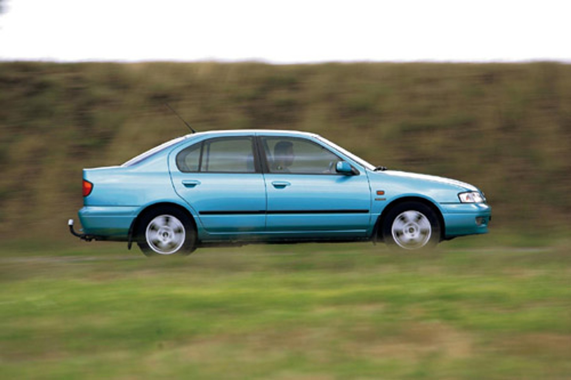 Honda Accord, Mazda 626, Nissan Primera, Toyota Avensis - Mocarze klasy średniej